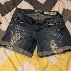 Destroyed cuffed denim shorts 3 inch